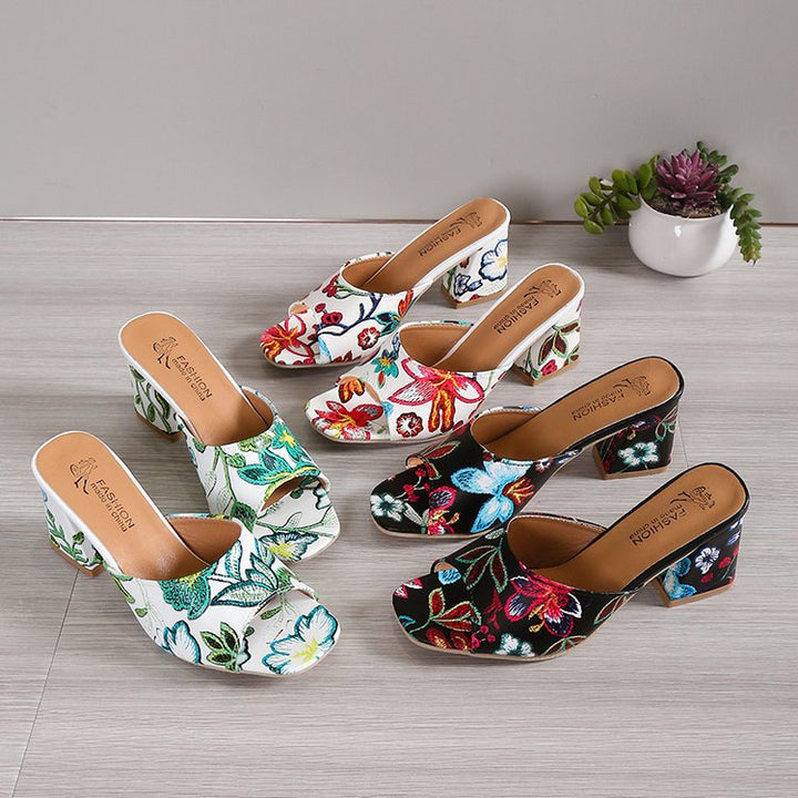 Dame Klodset Sandaler med blomsterdesign og komfortabel blokhæl Stilla