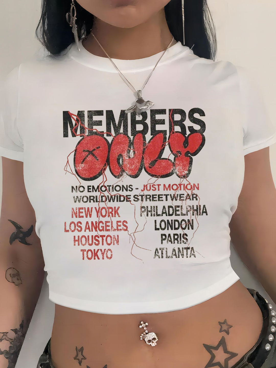 Dame Crop-Top med iøjnefaldende tekst Skovae