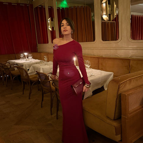 Dame elegant langærmet aftenkjole med asymmetrisk udskæring og figurvenligt design