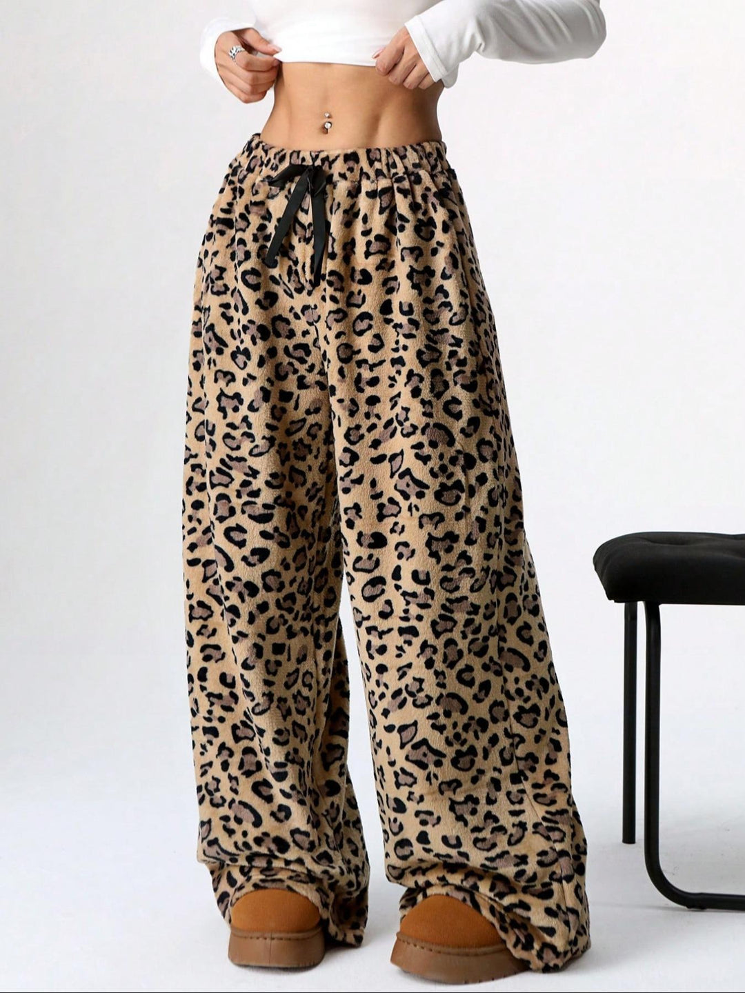 Dame bred fritidsbukser med praktisk elastik og stilmønster af leopard Stilla