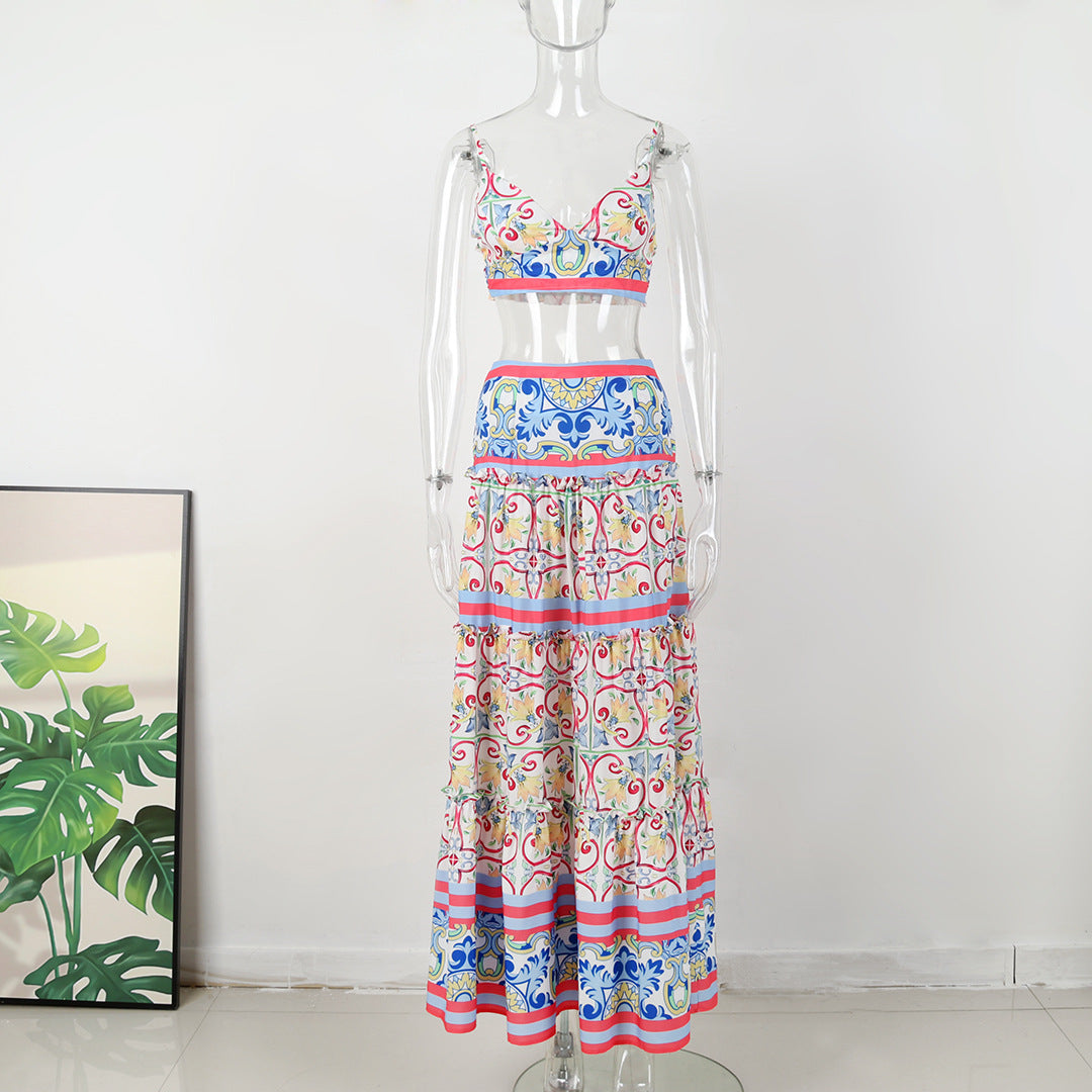 Dame to-dels sommeroutfit med blomster crop-top og luftig maxi-nederdel Stilla