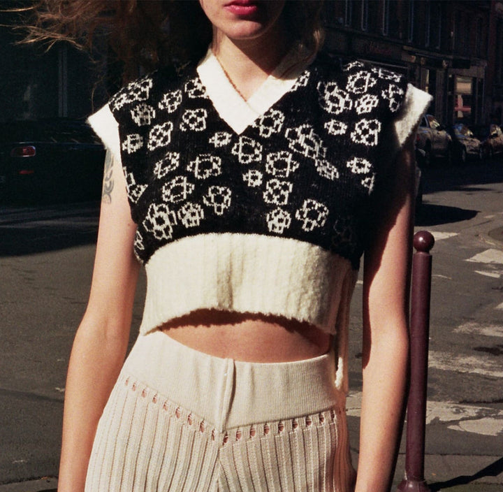 Dame strik crop top med unikt dødningehoved mønster Skovae
