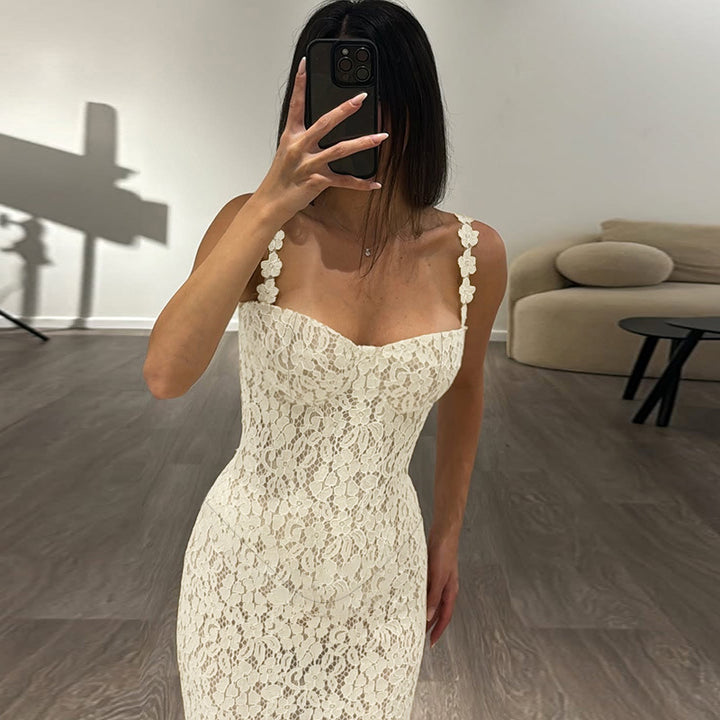 Dame Elegant lace spaghetti strap dress med feminin silhuet Skovae