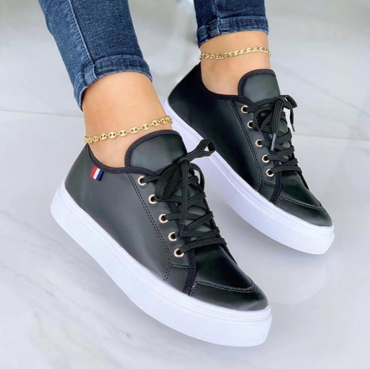 Dame Sneakers med klassisk design og åndbart overflade Stilla