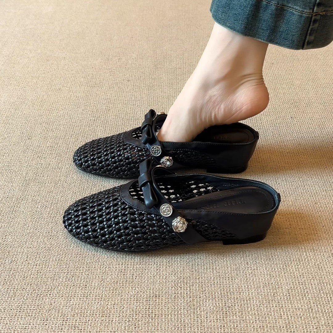 Femme Mesh Slip-On Mules med dekorativ sløjfe- og knapdetalje Stilla