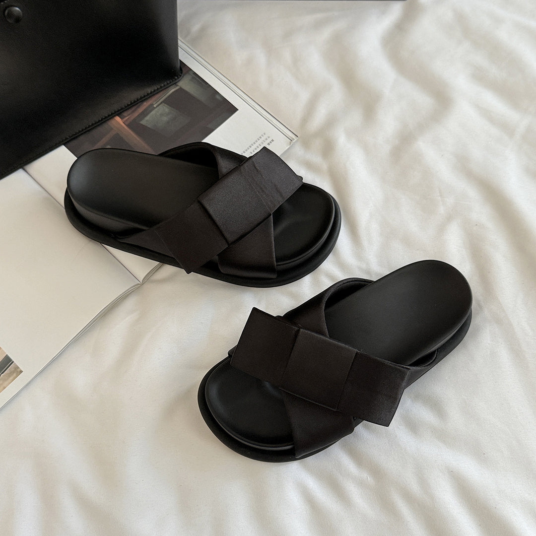Femme Chic Cross-strap Riemchensandaler Stilla