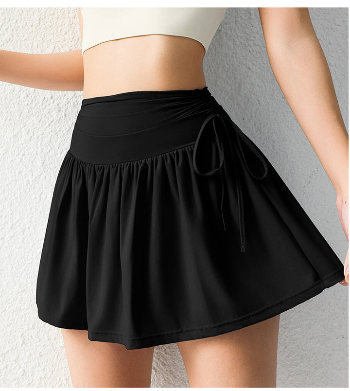 Dame Sporty plisseret nederdel med integreret shorts-design og justerbar talje Stilla