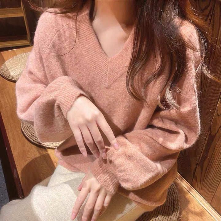 Kvinders oversized V-hals sweater lavet af blødt materiale med en afslappet pasform Stilla