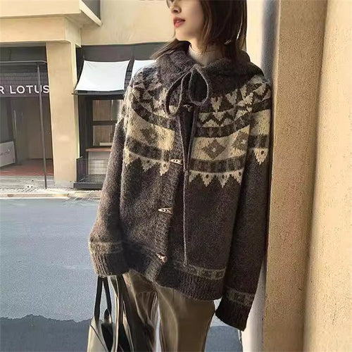Dame hyggelig strik cardigan med hætte og traditionelle mønstre Stilla