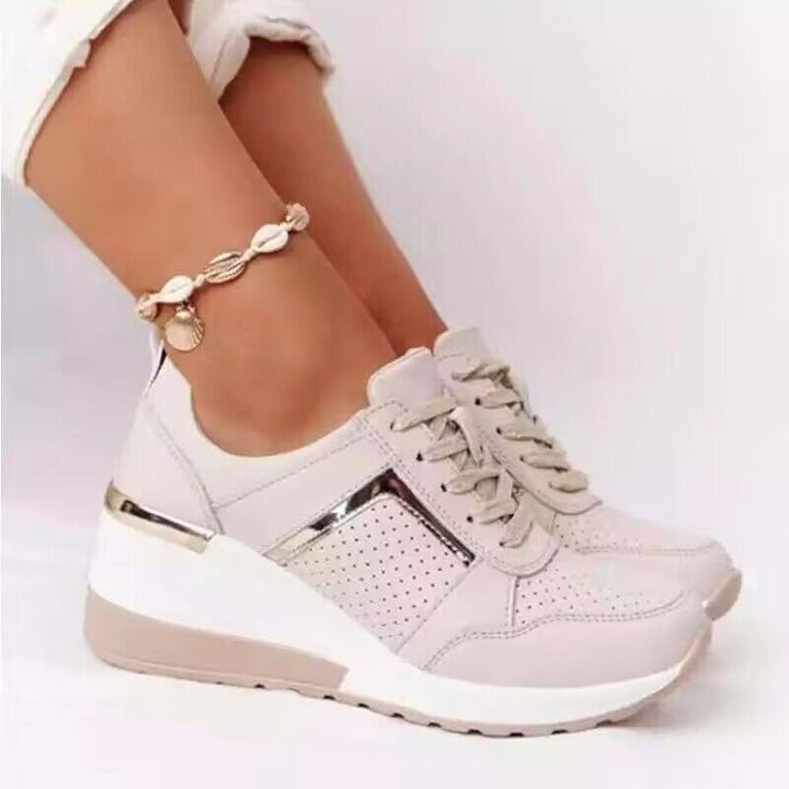 Dame Sneakers med åndbart mesh-overdel og elegant wedge-sål Stilla