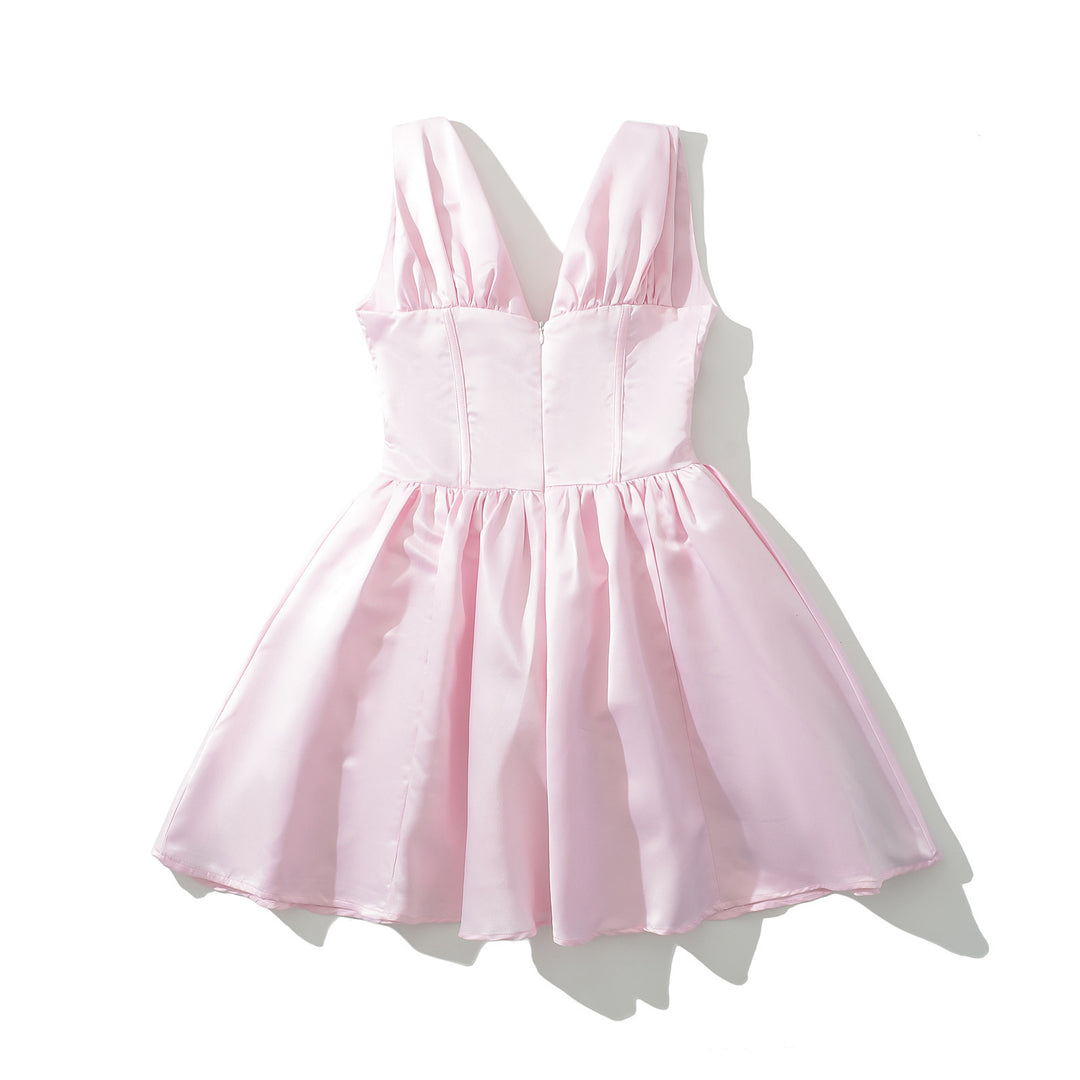 Femme Deep V-udskæring Flared Satin Kjole Stilla