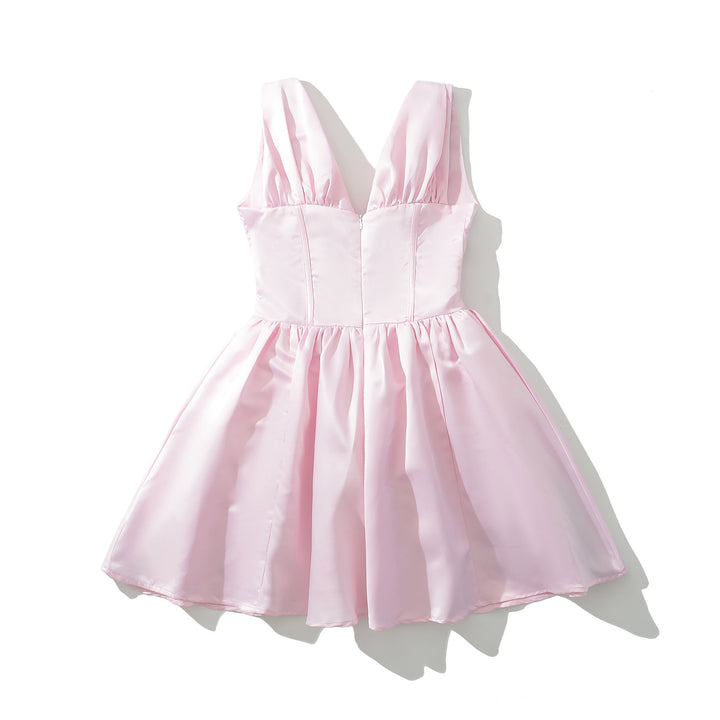 Femme Deep V-udskæring Flared Satin Kjole Stilla