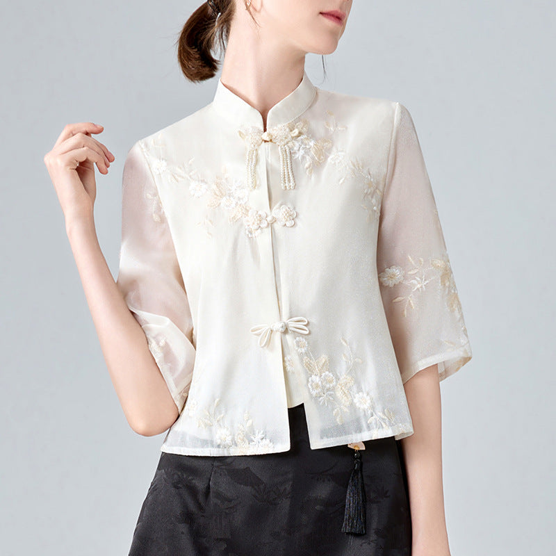 Dame Kortærmet Bluse med kunstnerisk Floralbroderi og elegant Ståkrave Stilla