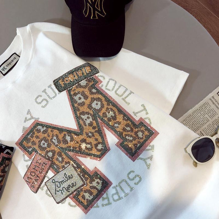 Dame Oversized T-shirt med kreativ applikationsdesign og urban stil Stilla