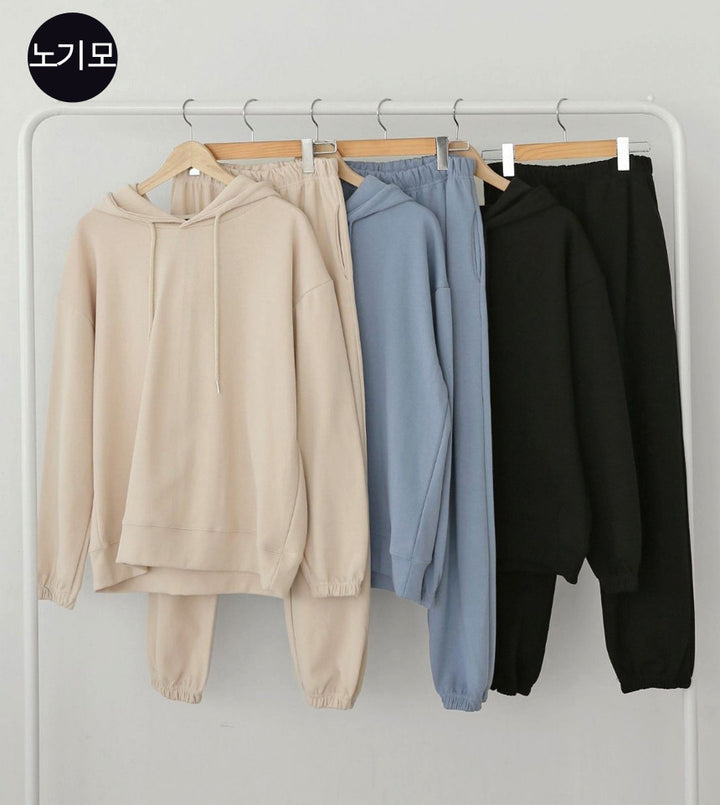 Kvinders afslappede hættetrøje og sweatpants sæt lavet af blødt bomuldsstof Skovae