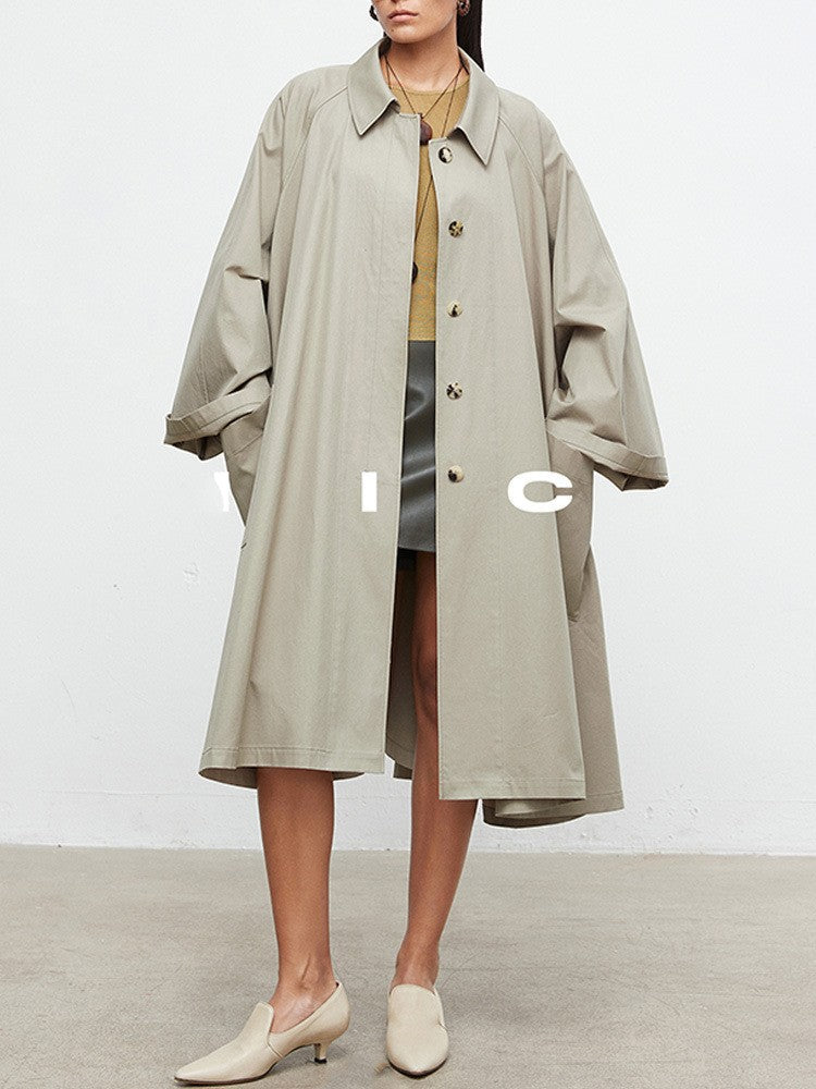 Kvinders afslappede trenchcoat med oversized ærmer og knapdetaljer Stilla