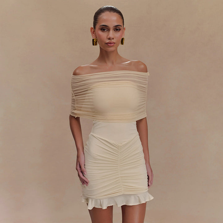 Dame forførende bodycon-kjole med off-shoulder design og ruching Skovae