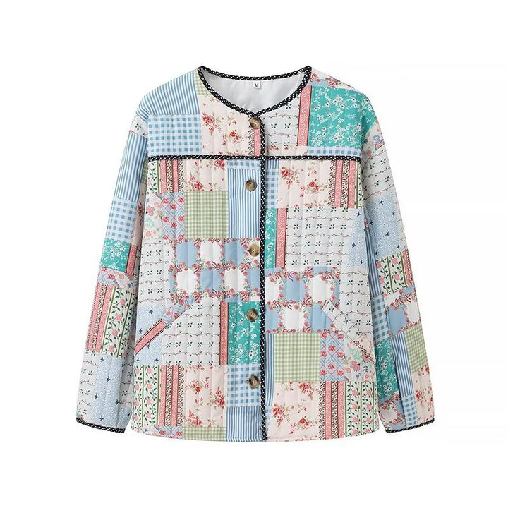 Dame patchwork-jakke med knapdetaljer og praktiske lommer Stilla