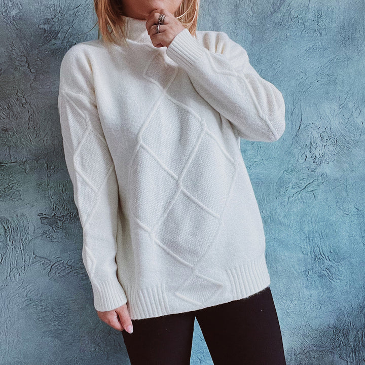 Kvindernes strikket sweater med moderne diamantmønster Stilla