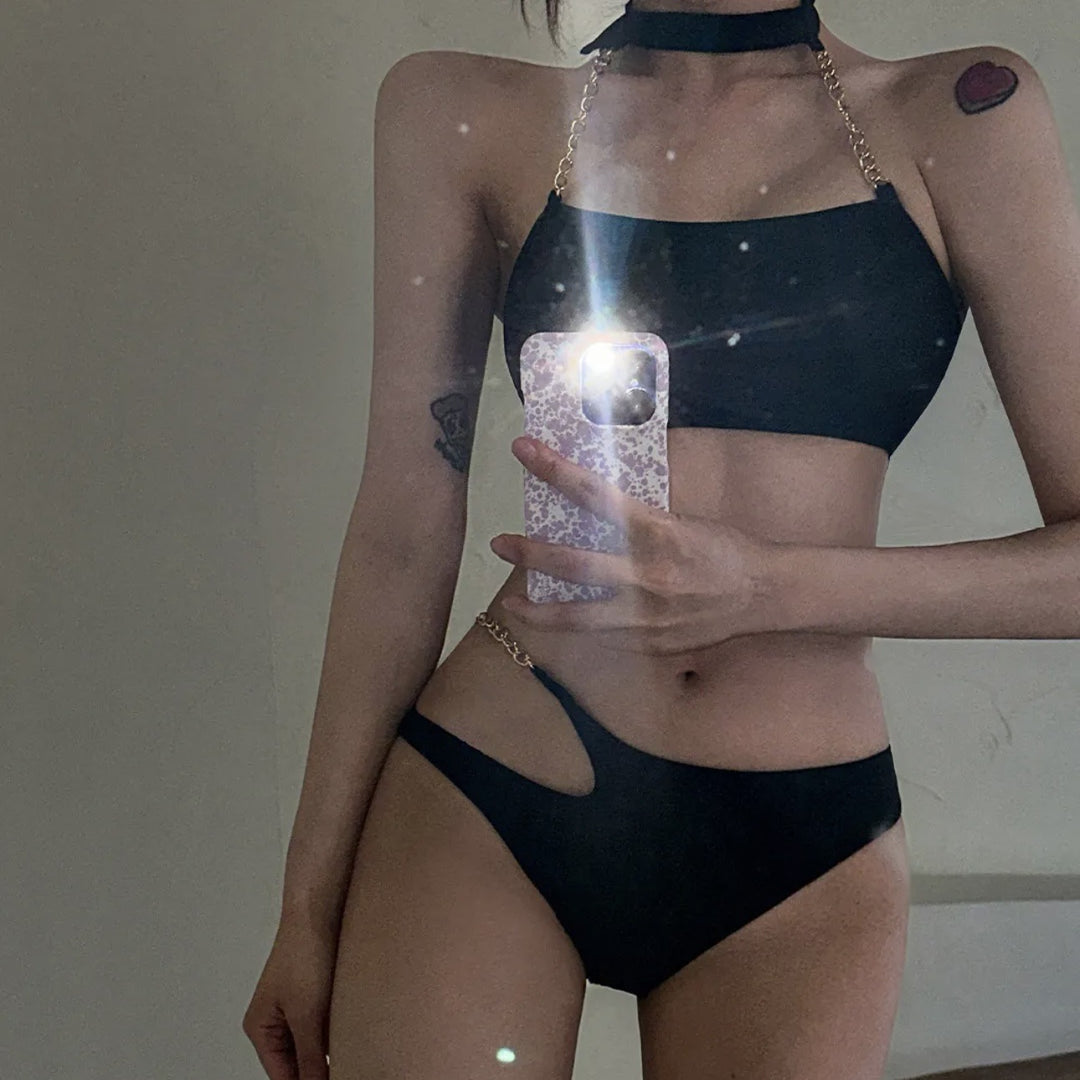 Dame Bikini-sæt med elegant choker og eksklusive kædeakenter Stilla