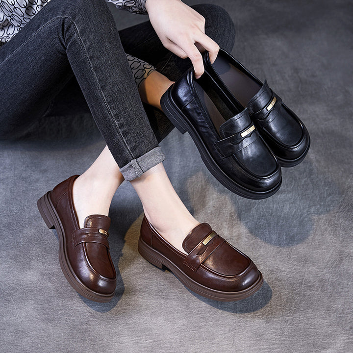 Damer Elegante Læder Slippers med dekorativ metalaccent Stilla