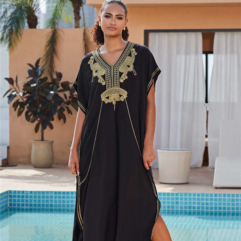Dame Strandkaftan med kunstneriske broderidetaljer og asymmetrisk søm Stilla