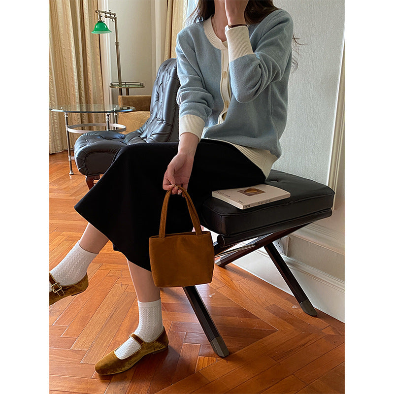Kvinders hyggelige strikket sweater med knapdetaljer Stilla