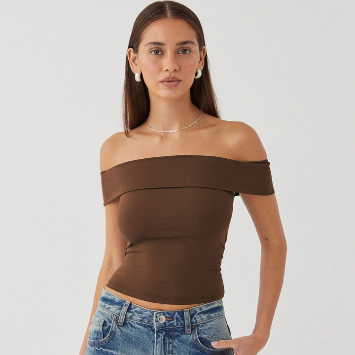 Dame Off-Shoulder Top med figursyet snit og elastisk materiale Stilla