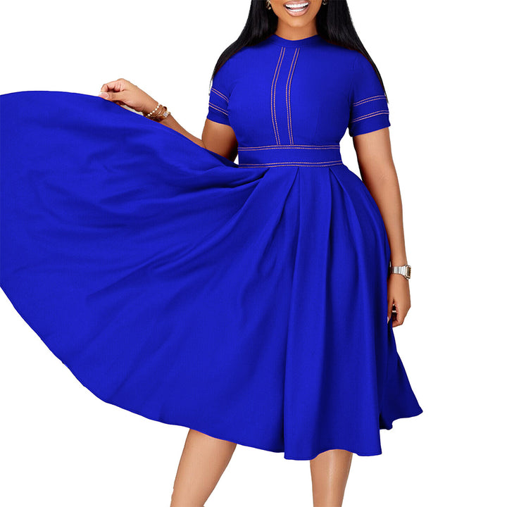 Dame midikjole med elegant snit og svajende skirt Stilla