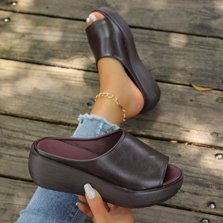 Dame Plateau-Slipper med smidigt overmateriale og ergonomisk fodseng Stilla