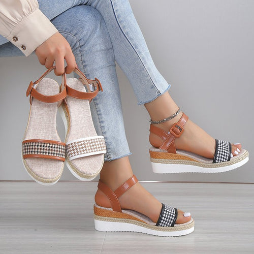 Dame Plateau-sandaler med justerbar rem og fashionable dekorativt mønster Stilla