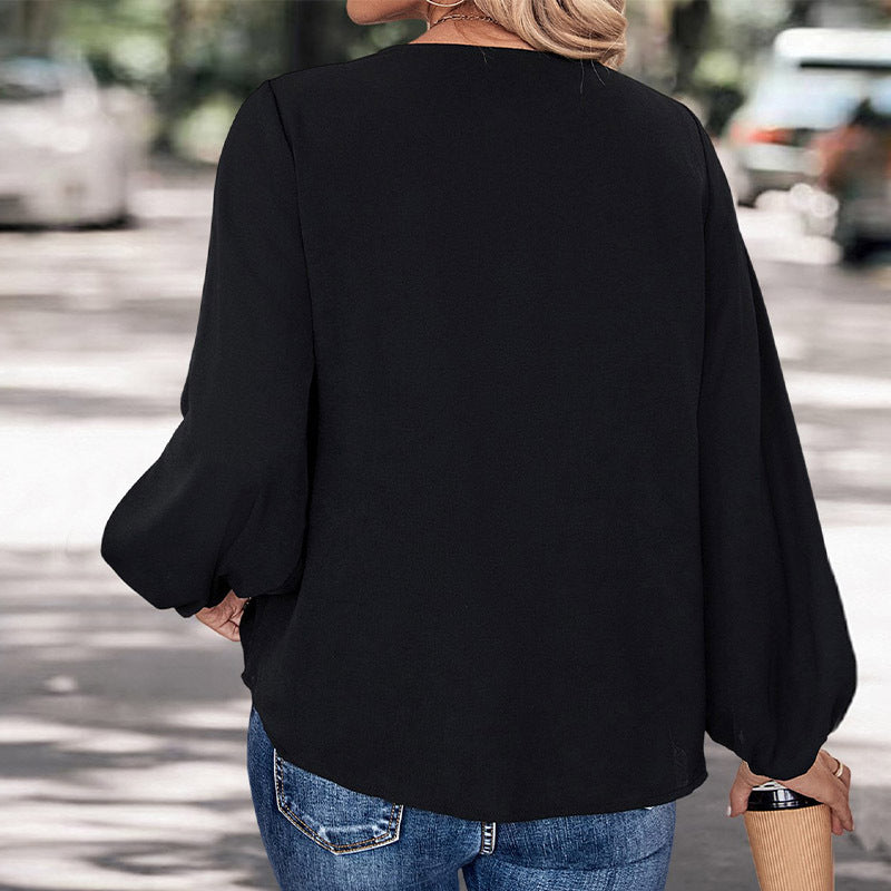 Damebluse med leopardprint-detaljer og elegant V-hals Stilla