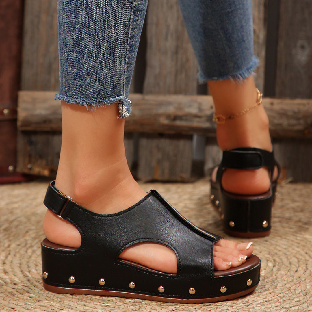 Dame Wedge-sandaletter med fashionable cut-outs og glitrende nitter Stilla