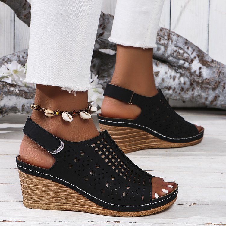 Dame Wedge-sandaler med perforeret overdel og skridsikker sål Stilla