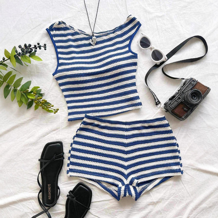 Dame Strand-Outfit med stribet Crop-Top og shorts Skovae