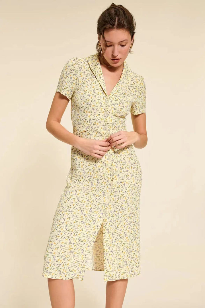Dame skjortekjole med floral print og elegant V-udskæring Stilla