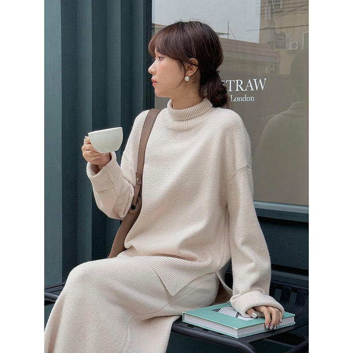 Dame strik-ensemble med oversized sweater og maxiskørt i minimalistisk design Stilla