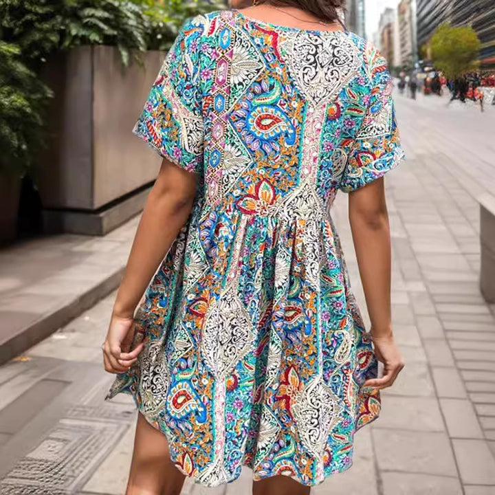 Femme Vibrant Bohemian Minikjole med flydende silhuet Stilla