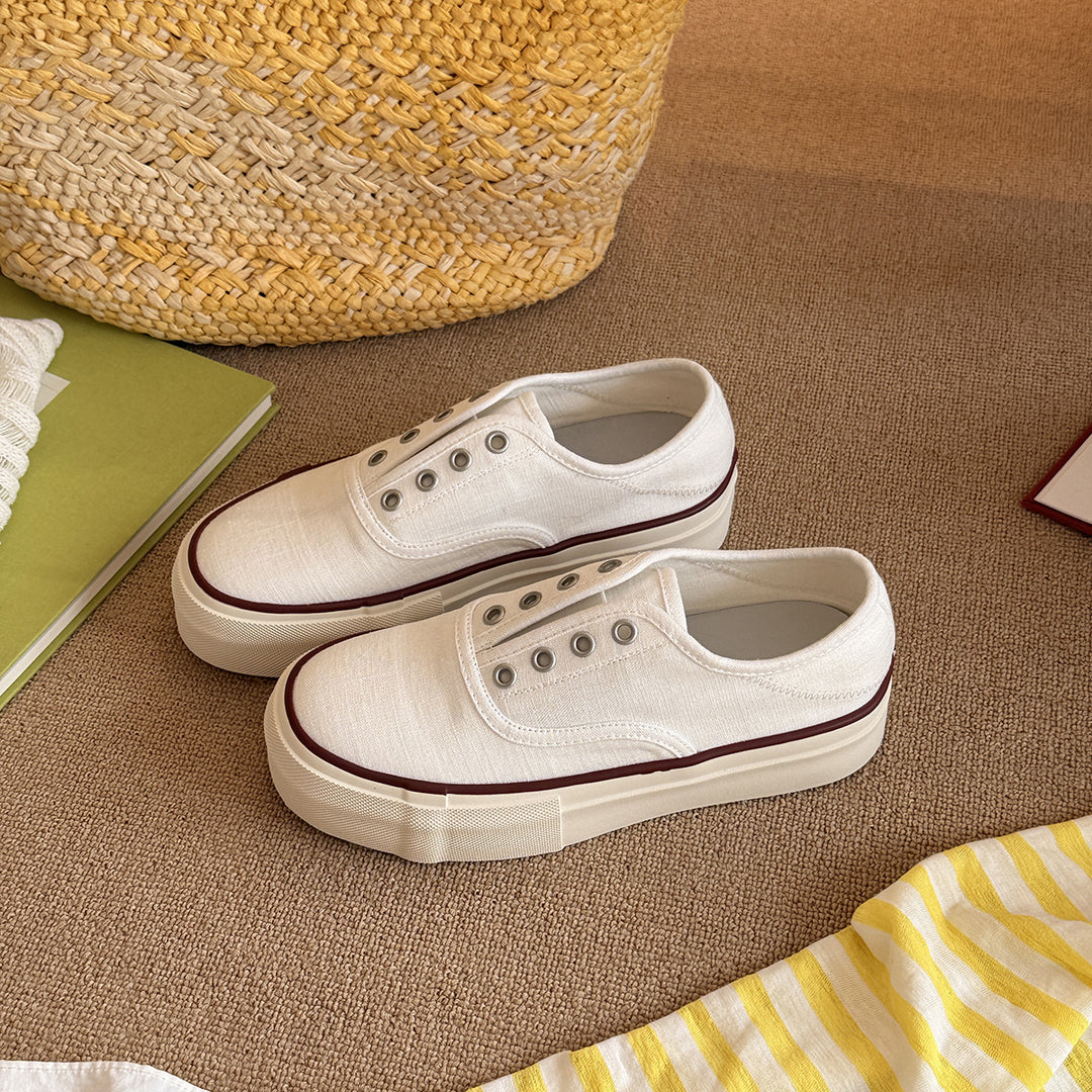 Femme Classic Canvas Slip-On Sneakers Stilla