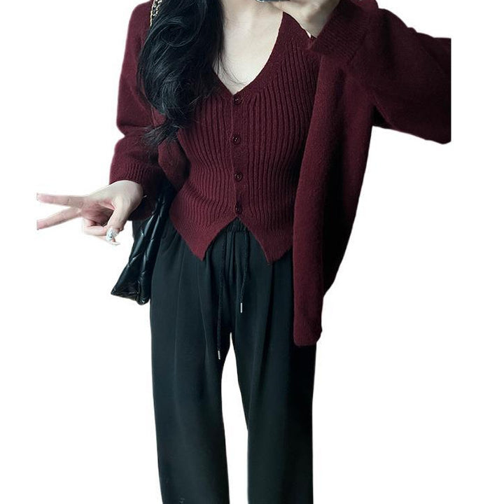 Kvinders fashionable cardigan med dyb V-hals og elegante knapdetaljer Stilla