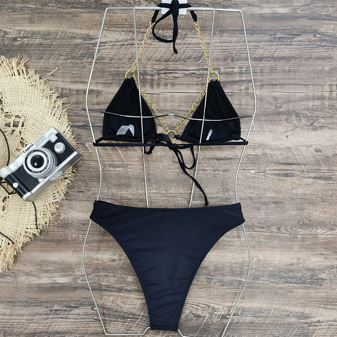 Dame bikini-sæt med innovativ kæde-design og høj benudskæring Stilla