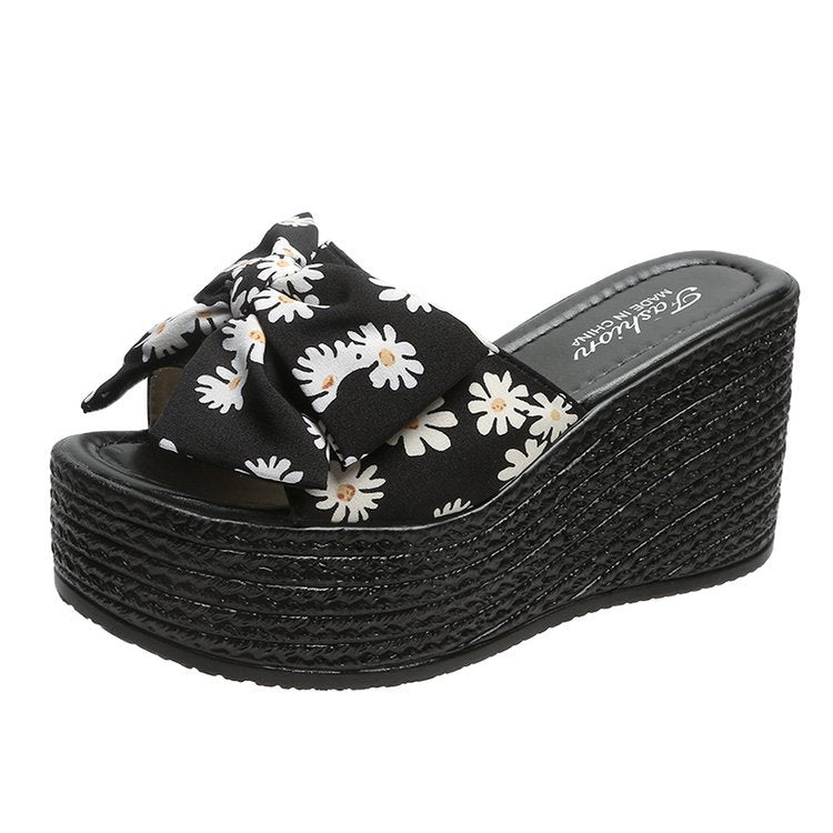 Dame plateau sandaler med legende sløjfe-design og florale accenter Stilla