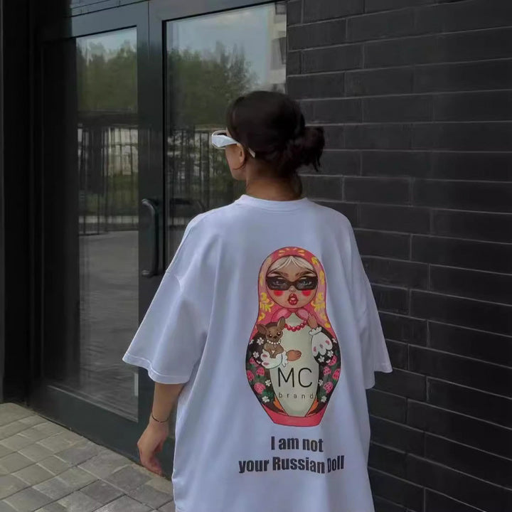 Dame T-shirt med unikt Matroschka-motiv og afslappet snit Stilla