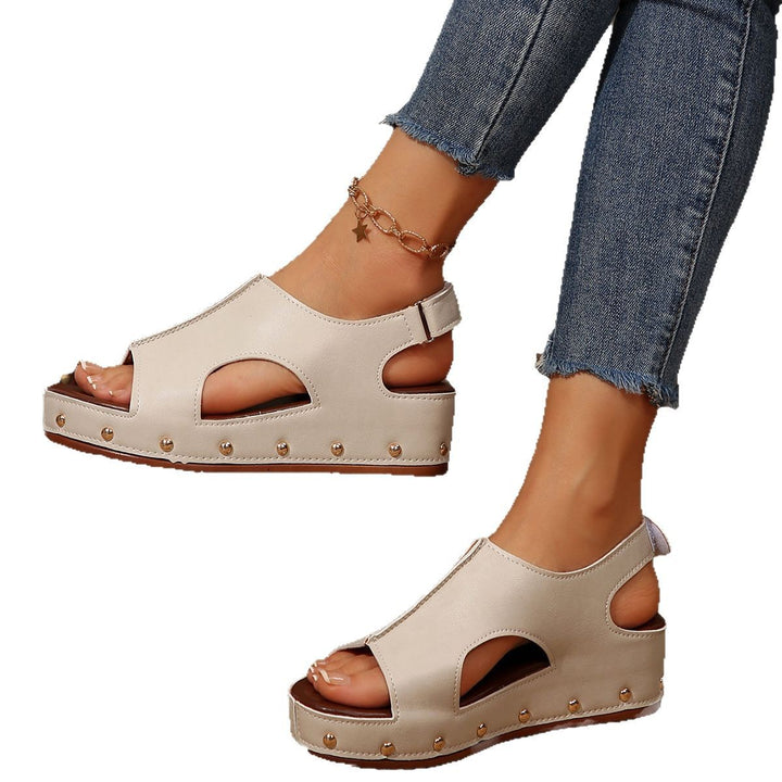 Dame wedge-sandaler med stilfuldt cut-out-design og komfortabelt fodseng Stilla