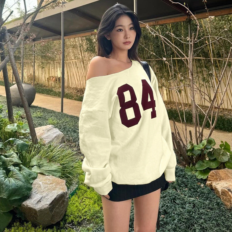 Dame sporty oversized pullover med off-shoulder skæring og iøjnefaldende print Stilla