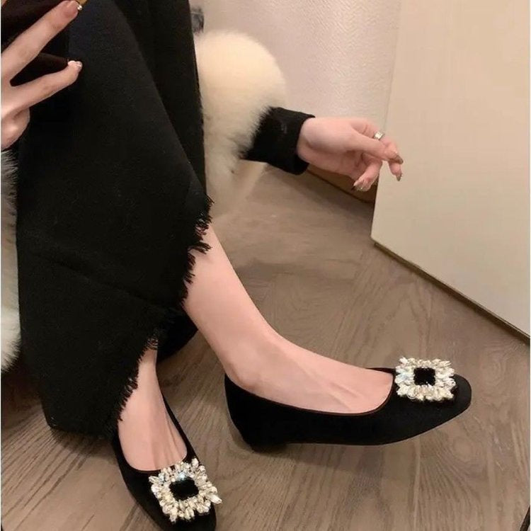 Dame Smarte Ballerinas med glitrende smykkedetalje og komfortabelt fodseng Stilla