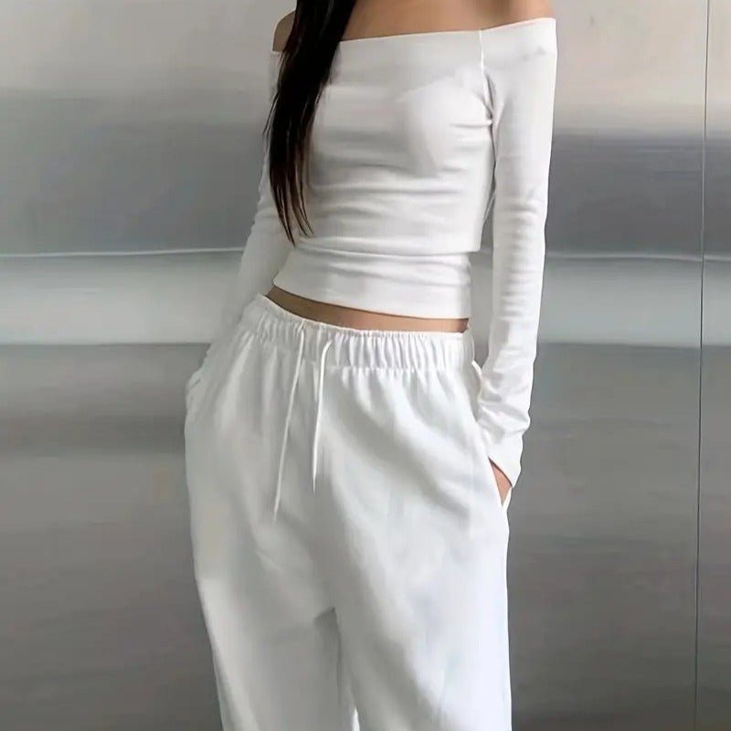 Dame Off-Shoulder Langærmet T-shirt med behagelig pasform og afslappet elegance Skovae