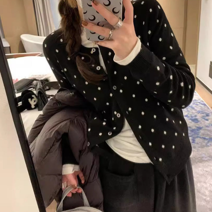 Kvinders cardigan med prikket design og blødt materiale Stilla
