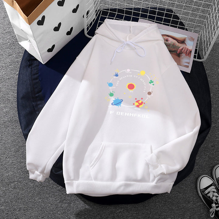 Kvinders hoodie med unikt rummotiv Stilla