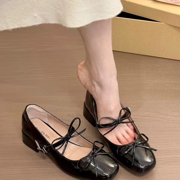 Dame elegante ballerinaer med moderigtigt sløjfe-detalje og robust blokhæle Stilla